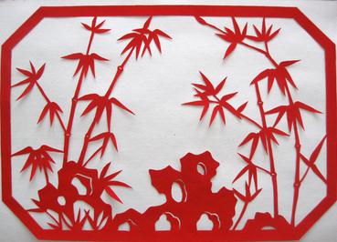 利用竹浆纸制作出来的剪纸窗花作品看起来更加的具有神韵一些