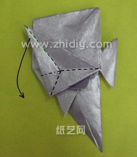 根据具体的折痕来进行的手工折纸折叠保证了整个折纸操作的精确性
