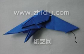 这里折叠的主要目的是让折纸鸟折纸主红雀的头部能够正常的展开