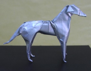 折纸灵缇犬是折纸大全图解中又一个比较漂亮的折纸动物造型