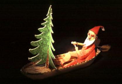 用手绘风格的形式完成圣诞老人划船纸模型的制作显得非常的酷