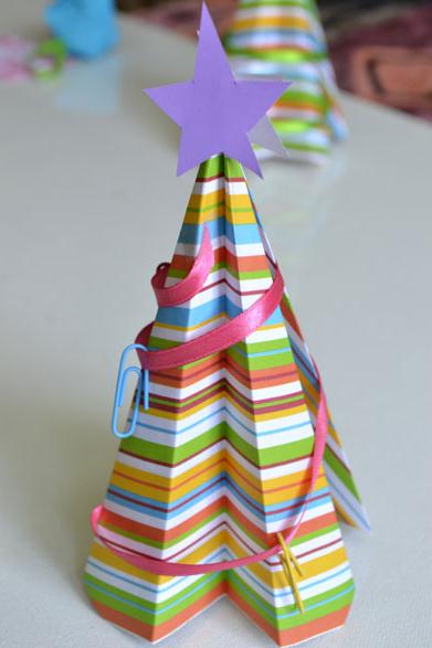采用简单的折纸方式也可以制作出漂亮的折纸圣诞树