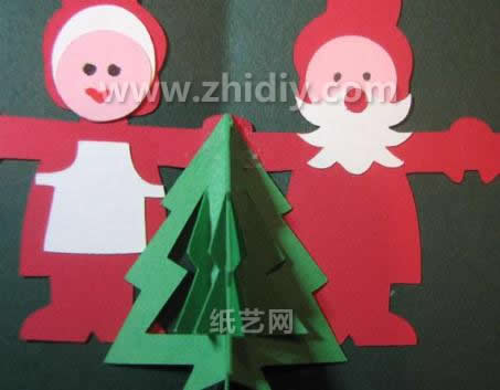 将圣诞树粘贴到中间圣诞老人的手上就可以让这个圣诞树具有立体感了