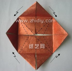 连续折叠出现在折纸模型的中间部分是在折纸大全图解中比较少见到的一种折叠操作方式