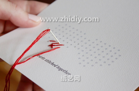 将模版打印到合适的纸张上面可以辅助情人节双心卡片的制作