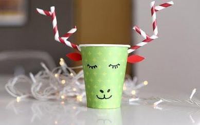 漂亮的手工变废为宝手工小制作用纸杯制作的驯鹿很适合在圣诞节的时候当做圣诞节的小装饰来进行使用
