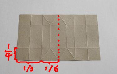 基本的折痕可以保证这个手工折纸礼盒快速而又准确被制作完成