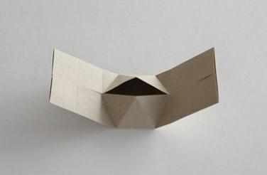 最终将手工折纸礼盒聚拢到一起之后看起来就像是一个非常漂亮的手工折纸小房子
