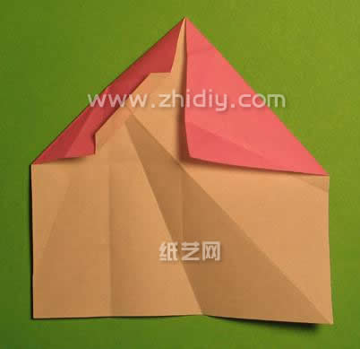 折纸圣诞老人的一个关键字制作点在于其头部方面的制作