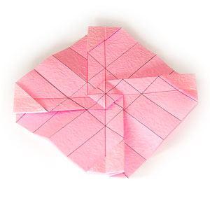 现在看到的折纸模型样式使得这个QT折纸玫瑰制作变得更加有意思