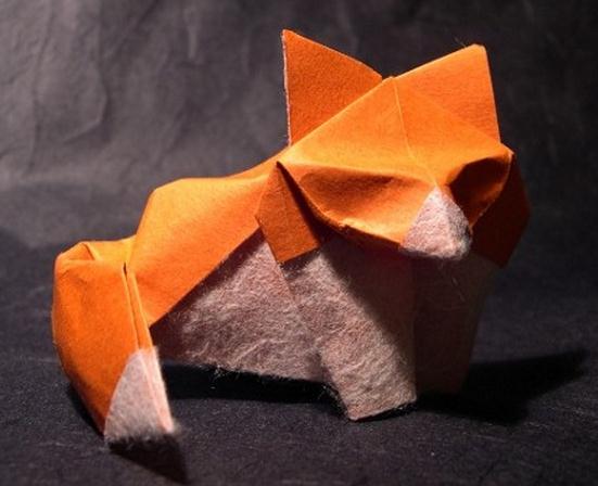 独特的湿法折纸教程让这个折纸狐狸在构型上更加的逼真