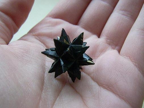 迷你微型折纸黑色的纸球花的折纸图解