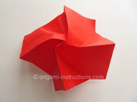 有的折纸爱好者喜欢通过折纸玫瑰视频来学习纸玫瑰的折法