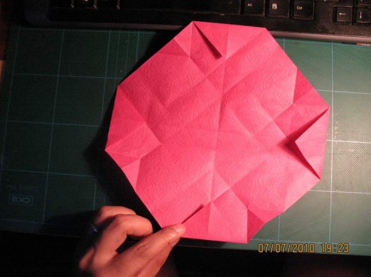 折纸玫瑰图解说明中有着很重要的一条就是学习相关制作