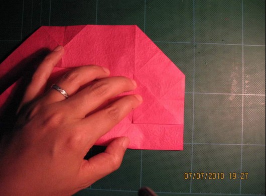 跟着GG折纸玫瑰的图解教程一步一步的学习折纸玫瑰花的折法