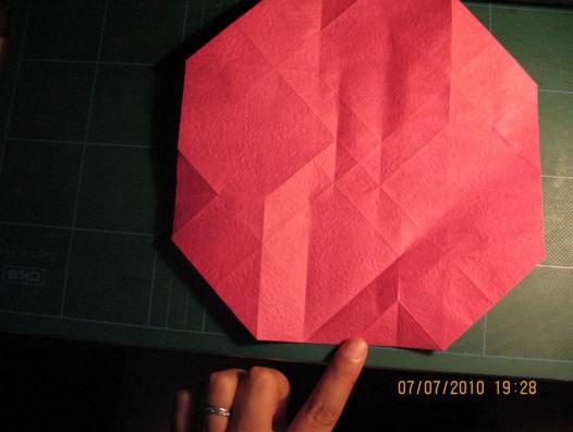 即使是最权威的折纸大全图解中也没有将纸玫瑰的折法全部收录进来