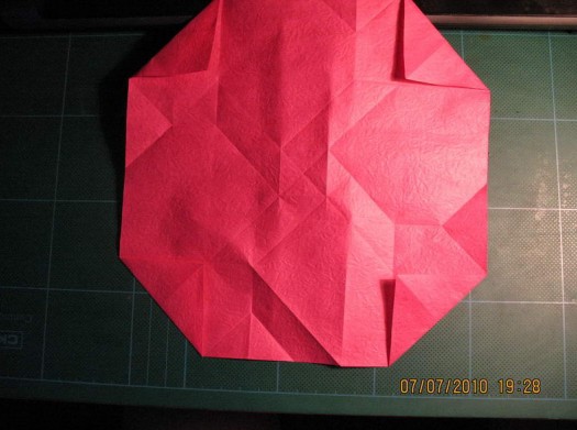根据折纸玫瑰的折法图解教程就能够很好的学习怎么折纸玫瑰了