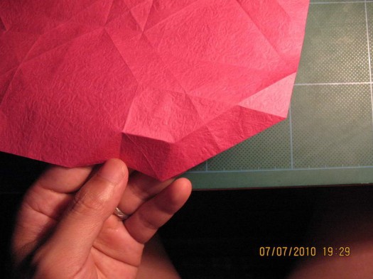 学习各种折纸玫瑰花的折法教程就需要充分的掌握各种玫瑰花的折法