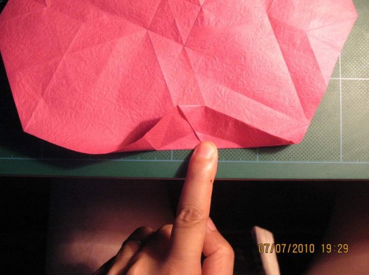 玫瑰花的折法中有一种折纸玫瑰的制作需要更多的精力