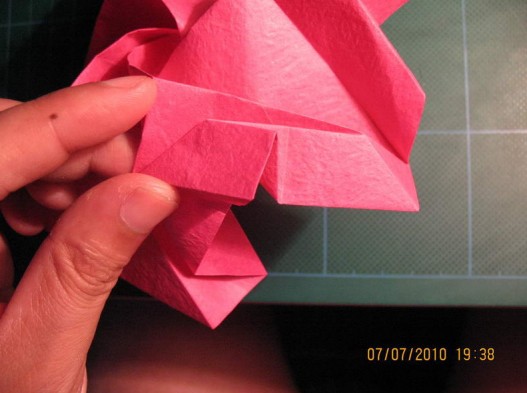 精彩的纸玫瑰的折法教程成为今年手工DIY制作中最受大家欢迎的一项