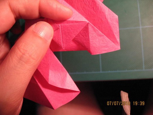 50种折纸玫瑰的折法图解大全收集了最为时尚的50种折纸玫瑰的制作
