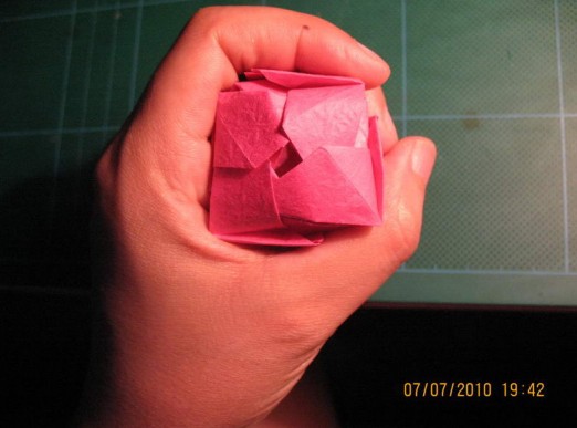 一步一步的图解教你学会折纸玫瑰花的折法和制作