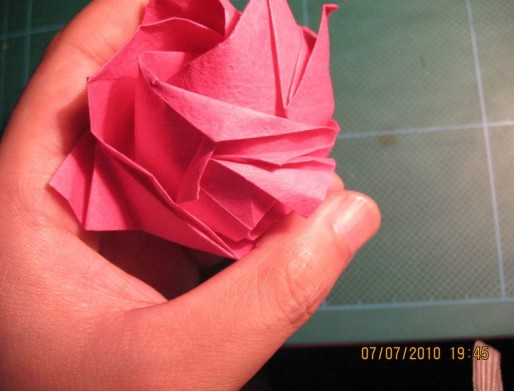 详尽的折纸玫瑰的折法图解教程手把手的教你学习如何折纸玫瑰