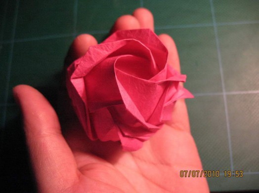 对于折纸玫瑰制作中的另外一个重点有必要进行特别的说明