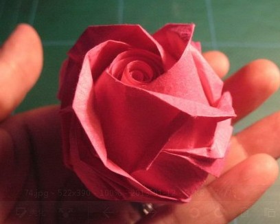 独特的卷心纸玫瑰的折法教程手把手教你做这个折纸玫瑰