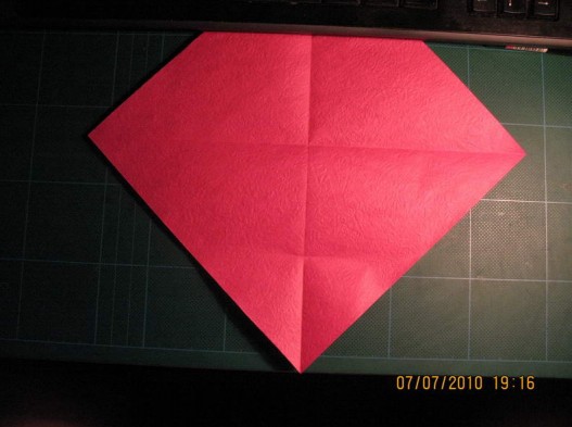 纸玫瑰的简单折法中GG折纸玫瑰的折纸制作还是值得学习的