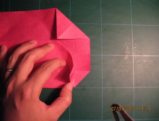 折纸玫瑰图解中学会折叠的关键点是让这个折纸玫瑰更好的展现美感