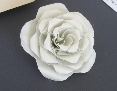独特的25瓣折纸玫瑰手把手的教你学习折纸玫瑰的折法