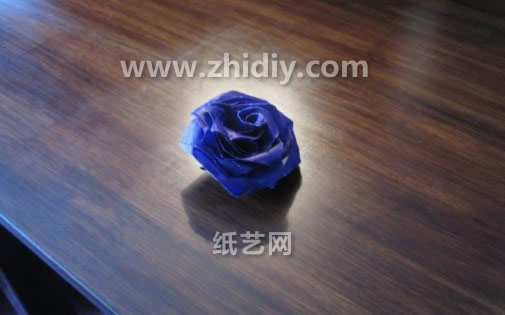 纸玫瑰的简单折法才是这个25瓣纸玫瑰追求的核心