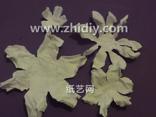 手工折纸玫瑰花的制作教程可以成为很好的礼物装饰