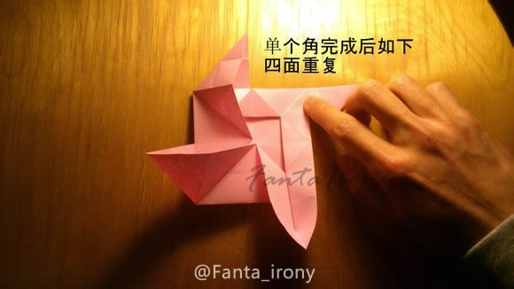 独特而制作简单的折纸玫瑰花教程中不应该忽视的就是这个EB折纸玫瑰