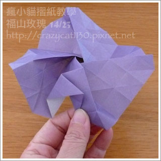 折纸玫瑰的聚合主要指的就是将折纸玫瑰花的样式通过旋转卷出来