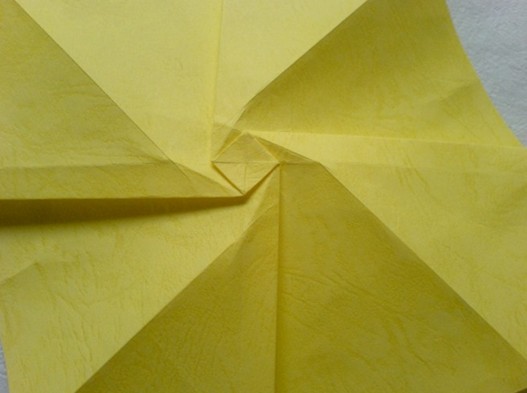 无格PT折纸玫瑰花的折纸教程详细解读了如何折纸玫瑰花