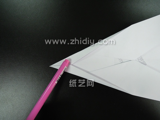 现在看到的纸飞机折法图解教程手把手教你学习折纸飞机的制作