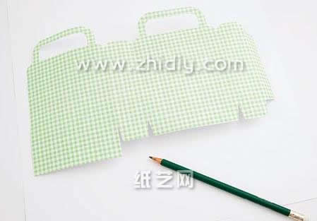 使用模版制作的折纸小礼袋极大的降低了折纸小礼袋制作的难度
