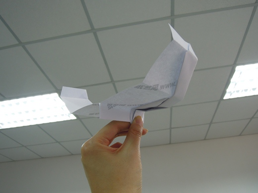 纸飞机的折法教程手把手的教你制作这个超级纸翼折纸滑翔机