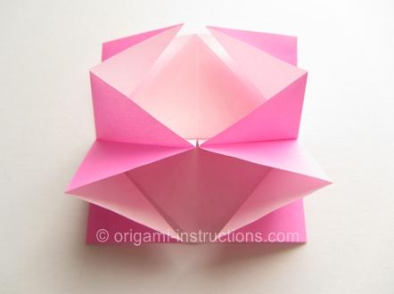 持续将这个折纸模型向上拉可以让这个展开的结构更加的大