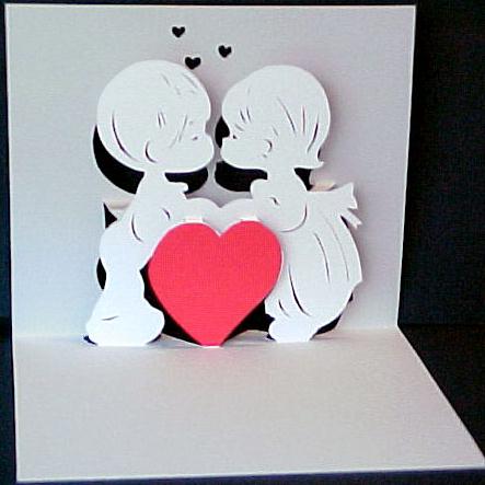 情人节的接吻立体贺卡搭配着纸玫瑰花才是最好的情人节礼物