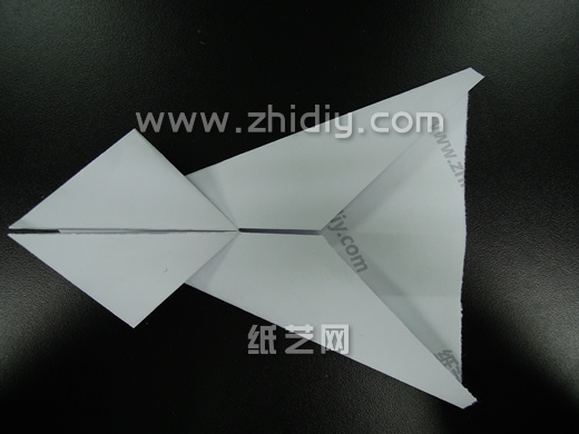 折纸飞机在基本的制作方面需要有一定的动手能力和动脑能力