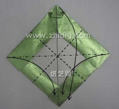 这种折纸形式上的变化促使这个折纸翠鸟变得更加的漂亮和具有质感
