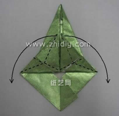 千纸鹤的折纸构型在这个折纸翠鸟制作的过程中也出现了