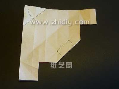 基本的折纸鸟型结构在折纸千纸鹤的制作中实际上是被反复使用的