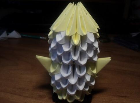 基本折纸三角插单元模型的组合是大家都比较喜欢的折纸制作