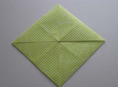 最终完成的卷饼折本身就是一个很简单的折纸构型