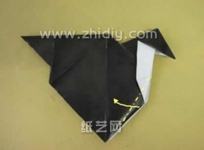 折纸企鹅在具体制作的过程中需要一些基本的折纸基础