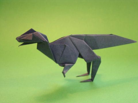 最终完成折叠制作的折纸恐龙无论从外形上还是效果上都非常的不错